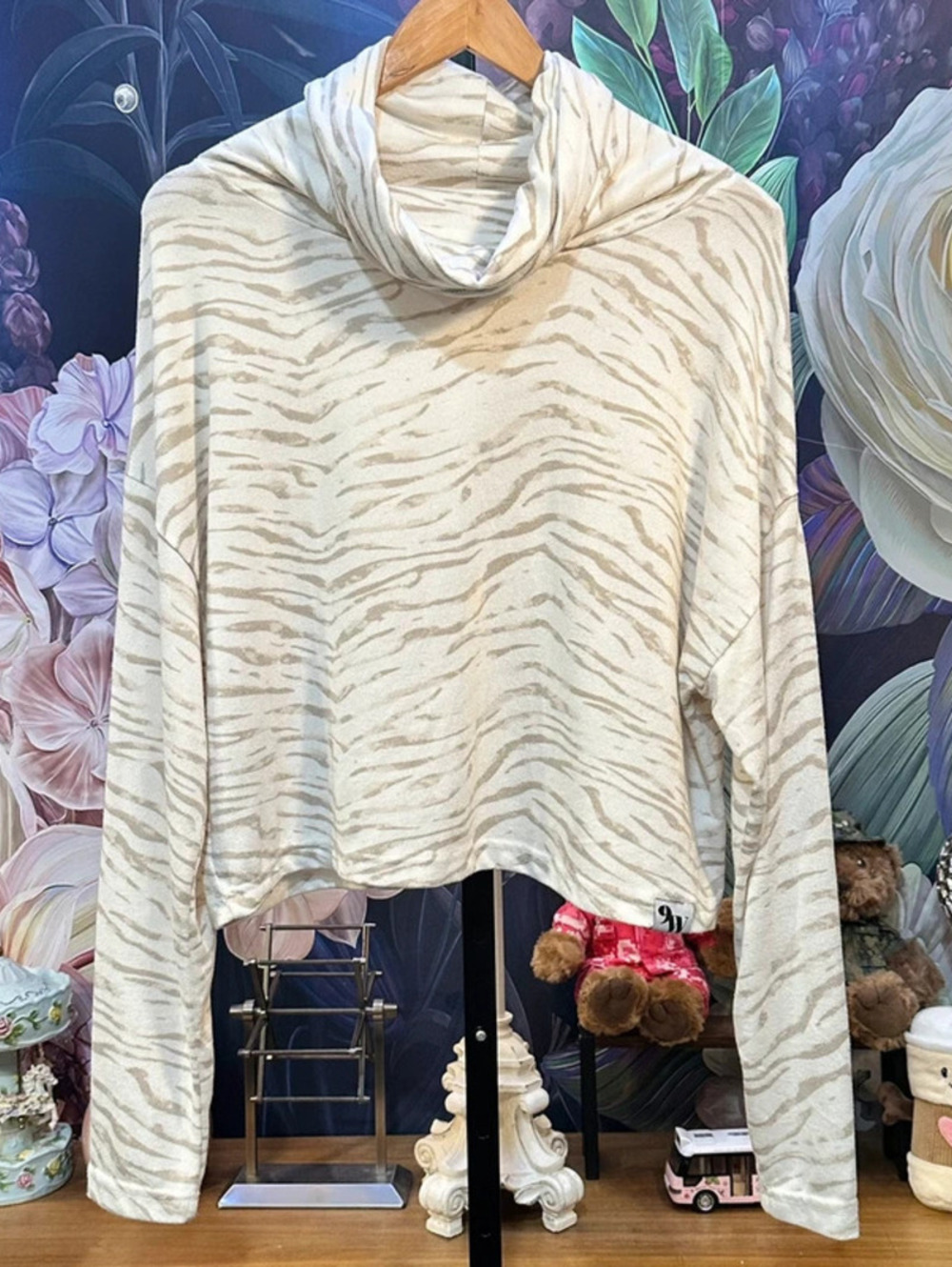 Nine West L Animal Print Cropped Cowl Neck Sweatshirt Statement Casual